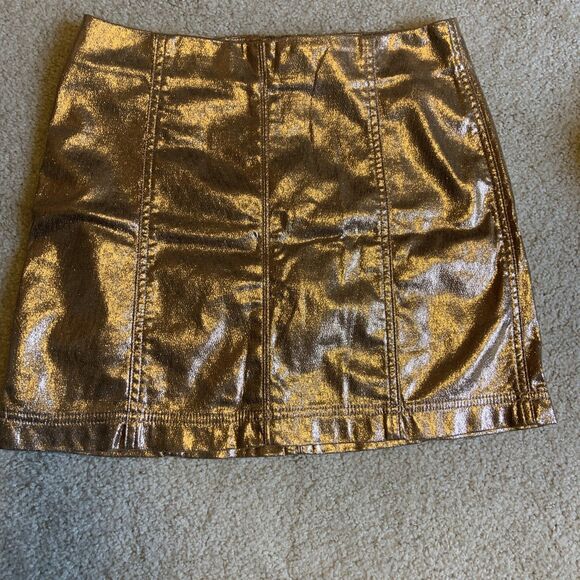 WILD FABLE TARGET ROSE GOLD MINI METALLIC SKIRT  Women’s Size 8 - Picture 3 of 5
